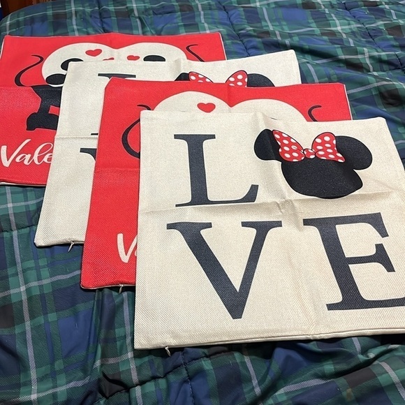 NWT 4 Disney Minnie Mouse Mickey Mouse Valentine's Day 18 x 18 pillow covers. - Picture 3 of 3
